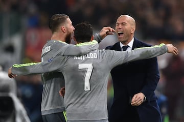 Apenas mes y medio después de asumir el desafío de entrenar al Real Madrid, llegó la primera eliminatoria de Champions, contra el Roma. El cruce quedó encarrilado en la ida con goles de Cristiano y Jesé.