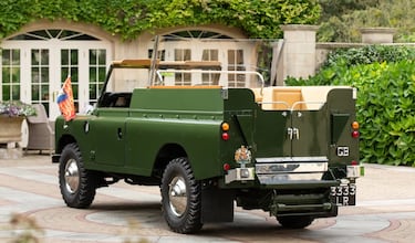 Alerta para cazatesoros: sale a la venta el Land Rover de la reina Isabel II con botones personalizados