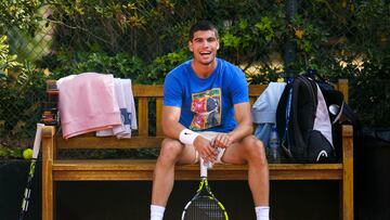 GRAFCAT9013. BARCELONA, 17/04/2023.- El tenista Carlos Alcaraz durante el entrenamiento que ha realizado este lunes en el Real Club de Tenis Barcelona donde ha comenzado el Barcelona Open Banc Sabadell-Trofeo Conde de Godó. EFE/Enric Fontcuberta.
