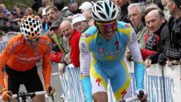 <b>FLECHA VALONA. </b>Contador y Antón, el miércoles en el Muro de Huy.