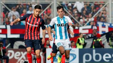 Augusto Solari, con la camiseta de Racing de Avellaneda, durante un encuentro contra San Lorenzo de Almagro. 