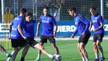 Torró junto a sus compañeros durante el entrenamiento de hoy.