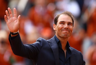 Rafa Nadal durante su emotivo homenaje en la pista Philippe-Chatrier. 