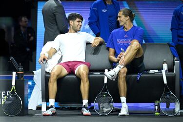 How are the tennis players who participate in the Laver Cup chosen?