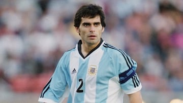 A nivel de clubes, Ayala será recordado por su número cuatro con el Valencia, pero cuando hablamos de la Selección Argentina, el 2 solo tiene un dueño y ese es el ‘Ratón’. Lo utilizó en tres Copas del Mundo, una medalla de oro en los Juegos Olímpicos de 2004, tres Copas América y mientras lideraba a su nación con el gafete de capitán. 