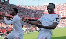 Adams ahoga a Luis Carrión