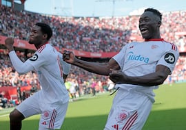 Adams ahoga a Luis Carrión