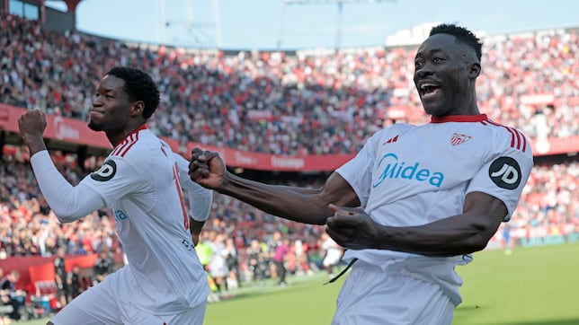 Adams ahoga a Luis Carrión