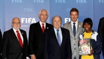 <b>PARIPÉ. </b>Blatter con los miembros de la candidatura inglesa para el Mundial 2018.