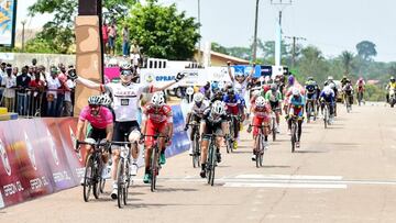 Andr&eacute; Greipel celebra su victoria en la sexta etapa de La Tropicale Amissa Bongo.