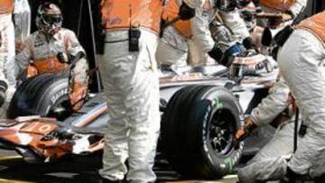 <b>LA CLAVE DE LA CUESTIÓN. </b>Los cambios de ruedas del campeón en la tercera calificación del GP de China han motivado que la FIA esté alerta contra McLaren.