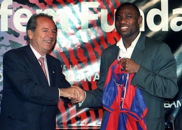 Llegó al Barça en el parón invernal de la temporada 1996-97 tras haber despuntado con Nigeria en los Juegos Olímpicos de Atlanta. En tres temporadas apenas superó la veintena de partidos y ahora es motivo de burlas y chistes (protagonizó un anuncio de coches riéndose de él mismo). En la actualidad es más recordado por el grito "Luis Enrique, tu padre es Amunike", que por su carrera.