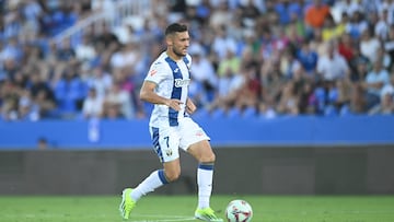 LEGANES, SPAIN - AUGUST 25: Oscar Rodriguez of CD Leganes controls the ball during the La Liga match between CD Leganés and UD Las Palmas at Estadio Municipal de Butarque on August 25, 2024 in Leganes, Spain. (Photo by Denis Doyle/Getty Images)
