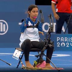 ¿Quién es Sheetal Devi, la arquera paralímpica que ha conseguido un 10 sin manos y con un pie?