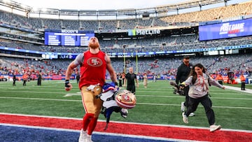 The 49ers TE has no issues playing on artificial turf but feels that no NFL field should be the butt of a joke: “It’s weird to me”.