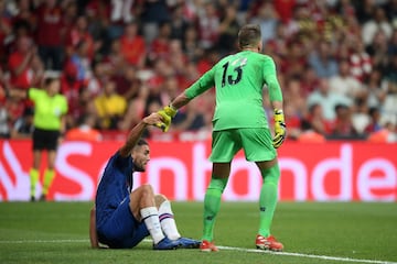 Liverpool y Chelsea se enfrentaron en la Supercopa de Europa. En el tiempo reglamentario igualaron a un gol con anotaciones de Mané y Giroud. En el extra tiempo los 'reds' se fueron adelante con una nueva anotación del senegalés, pero Jorginho empató después de unos minutos. En la definición desde el punto penal los de Klopp celebraron al vencer a su rival (5-4).  