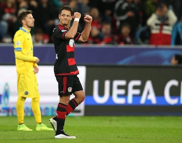 ‘Chicharito’ firmó su mejor temporada goleadora con el Bayer Leverkusen en la temporada 2015 – 2016. El tapatío metió 26 goles en 40 partidos disputados, además de que dio cinco asistencias. En Bundesliga, finalizó como el cuarto mejor goleador, por debajo de Robert Lewandowski, Perre-Emerick Aubameyang y Thomas Muller.