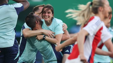 Lisbon (Portugal), 24/05/2025.- Arsenal coach Renee Slegers (C) celebrates their victory over Barcelona during the UEFA Women's Champions League final between Arsenal and Barcelona at Alvalade XXI Stadium in Lisbon, Portugal, 24 May 2025. (Liga de Campeones, Lisboa) EFE/EPA/MIGUEL A. LOPES