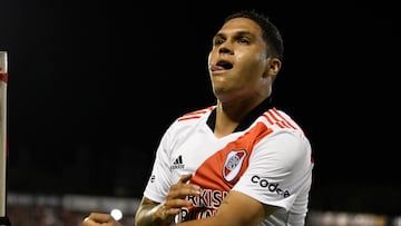 Juan Fernando Quintero en un partido de River Plate.