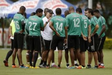 18 jugadores están concentrados para el duelo del martes ante los paraguayos.