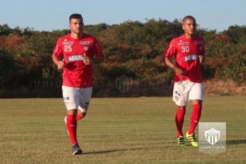 Junior: Bernardo Cuesta, jugador argentino que viene de Melgar de Perú. 