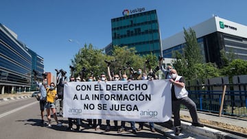 Cámaras y fotógrafos protestan a las puertas de LaLiga
