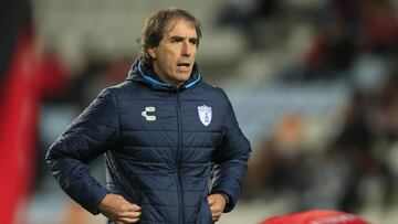 Guillermo Almada durante un partido con los Tuzos del Pachuca.