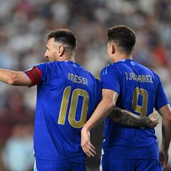 La emoción de Lionel Messi por un tatuaje de periodista