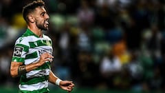 Sporting&#039;s Portuguese midfielder Bruno Fernandes reacts after missing a goal opportunity during the Portuguese League football match between Sporting Lisbon and Braga at the Jose Alvalade Stadium in Lisbon on August 18, 2019. (Photo by PATRICIA DE ME
