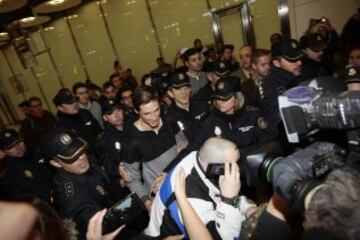 Fernando Torres llegó al Aeropuerto de Barajas en medio de un espectacular recibimiento por parte de la afición.