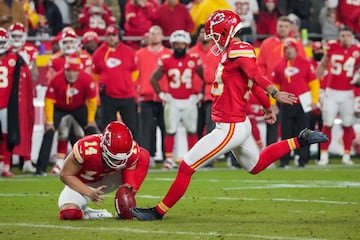 Kansas City Chiefs place kicker Matthew Wright (49) kicks the winning field goal against the Los Angeles Chargers 