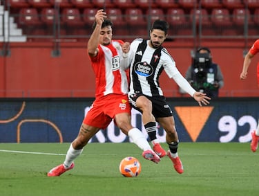 Un Almería indolente se agarra al playoff y manda al Racing de Ferrol a 1 RFEF