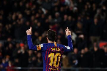 El jugador del Barcelona Messi celebra el 2-0 al Eibar. Es su gol 400 en LaLiga. 