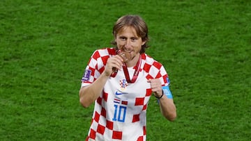 Modric no se retira de Croacia