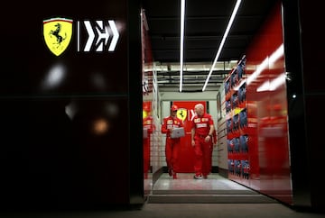 Mick Schumacher qued¨® segundo en su debut con el Ferrari SF90 en los test de Bahr¨¦in, s¨®lo por detr¨¢s del piloto neerland¨¦s Max Verstappen.