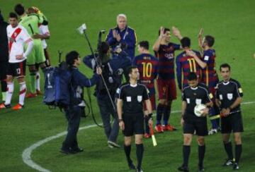 Los jugadores del Barcelona celebra el título conseguido.