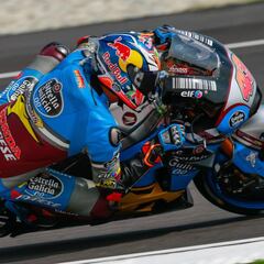 Miller manda en mojado y el más rápido del día es Márquez