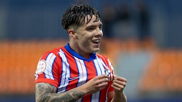 Julio Díaz celebra un gol con el Atlético B.