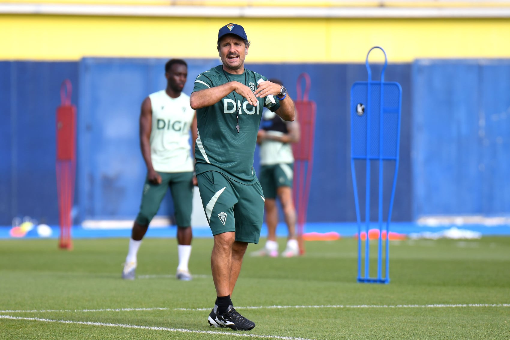 Imanol Idiakez: “Es compatible tener la pelota y encajar poco”