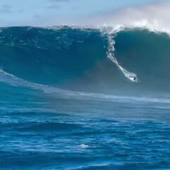 Posible récord de Michaela Fregonese en olas gigantes