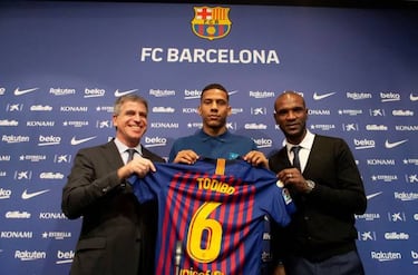 Todibo: "I know how important Xavi's number 6 is for Catalans"