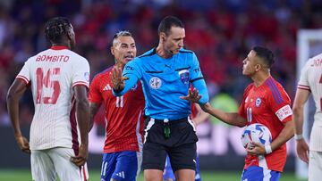 Futbol, Chile vs Canada.
Fase de grupos, Copa America 2024.
El arbitro Wilmar Roldan es fotografiado durante el partido de Copa America entre Chile contra Canada por el grupo A disputado en el estadio Exploria  en Orlando, Estados Unidos.
29/06/2024
Jose Miguel Melgarejo/Mexsport/Photosport

Football, Chile vs Canada.
Group stage, Copa America 2024.
Referee Wilmar Roldan is pictured during the Copa America match between Chile against Canada for the group A at the Exploria stadium in Orlando, United States.
29/06/2024
Jose Miguel Melgarejo/Mexsport/Photosport