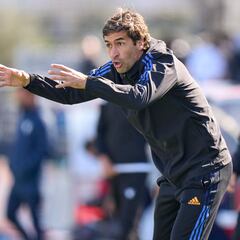 Raúl jamás hará la cama a Ancelotti