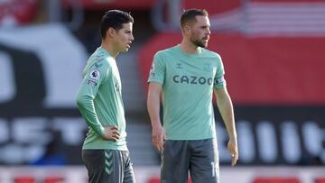 James Rodr&iacute;guez y Gylfi Sigurdsson durante un partido con Everton.