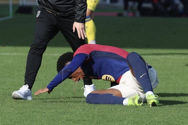 Balde trató de levantarse, pero los médicos se lo impidieron.