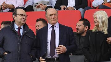 El presidente Kohlberg se dirige a los empleados del club por carta