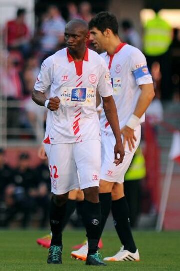 Mbia celebra el 1-0.