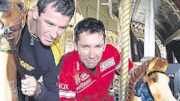 <b>DIVERTIDOS. </b>Corser y Bayliss, dos rivales que se llevan bien.