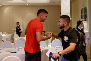 El cariñoso recibimiento que tuvo Bravo en su llegada a la Roja