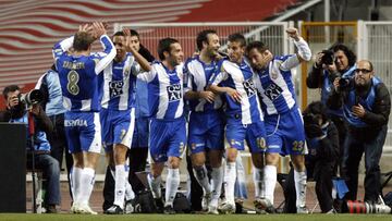 Espanyol&#039;s players celebrate their third goal against Villarreal during their Spanish First Division Soccer League match at Lluis Companys Stadium in Barcelona, January 5, 2008. REUTERS/Albert Gea (SPAIN)